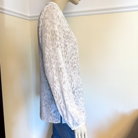 Tahari blouse - Picture 4 of 10